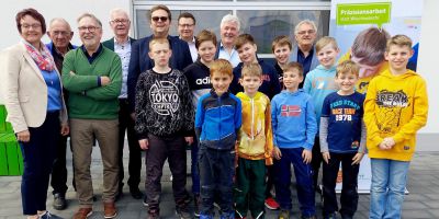 TECHNIKHAUS "Innung für Elektro- und Informationstechnik zu Besuch im Technikhaus Regen!