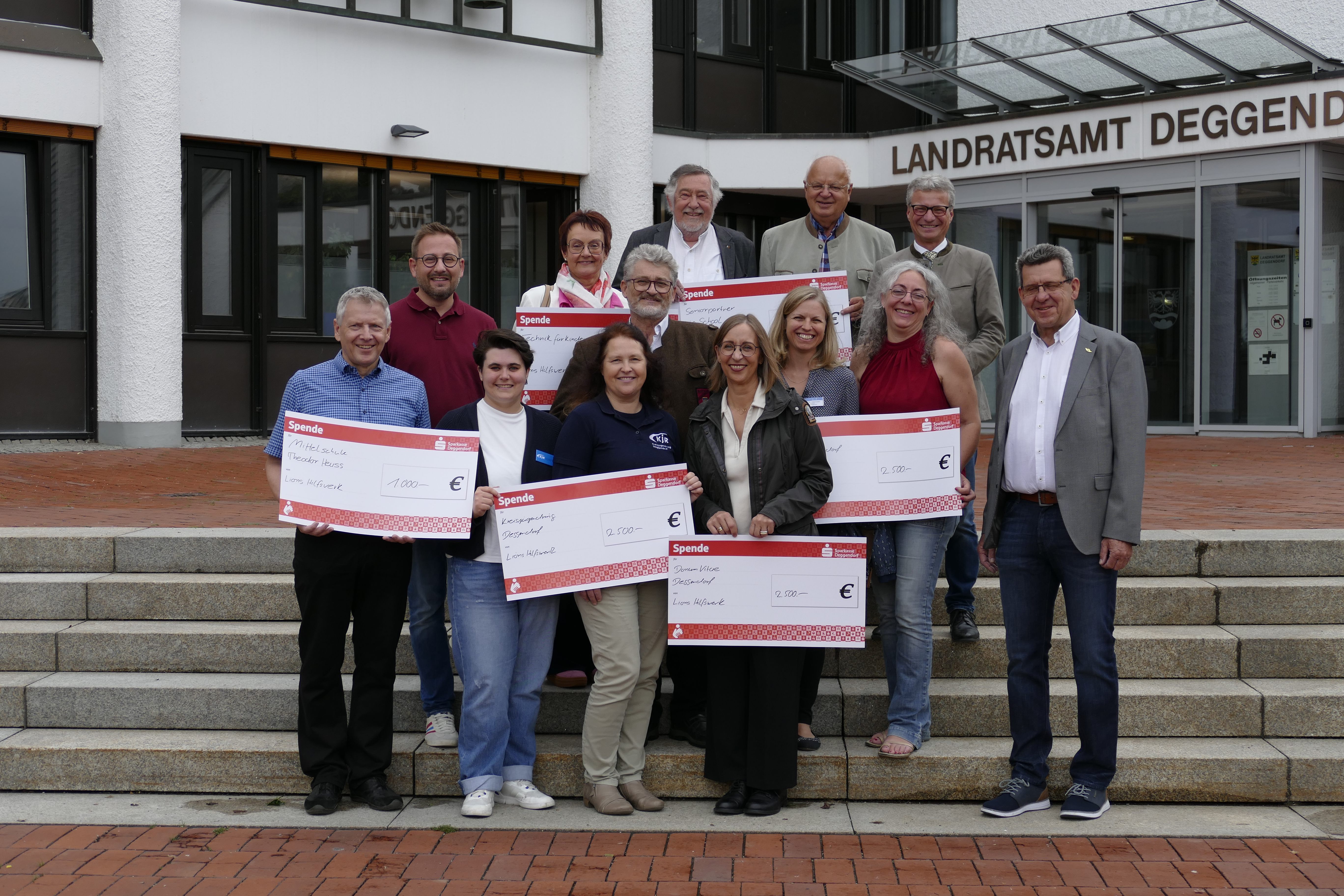 TFK - TECHNIK FÜR KINDER - Spendenübergabe vom Lions Clubs Deggendorf