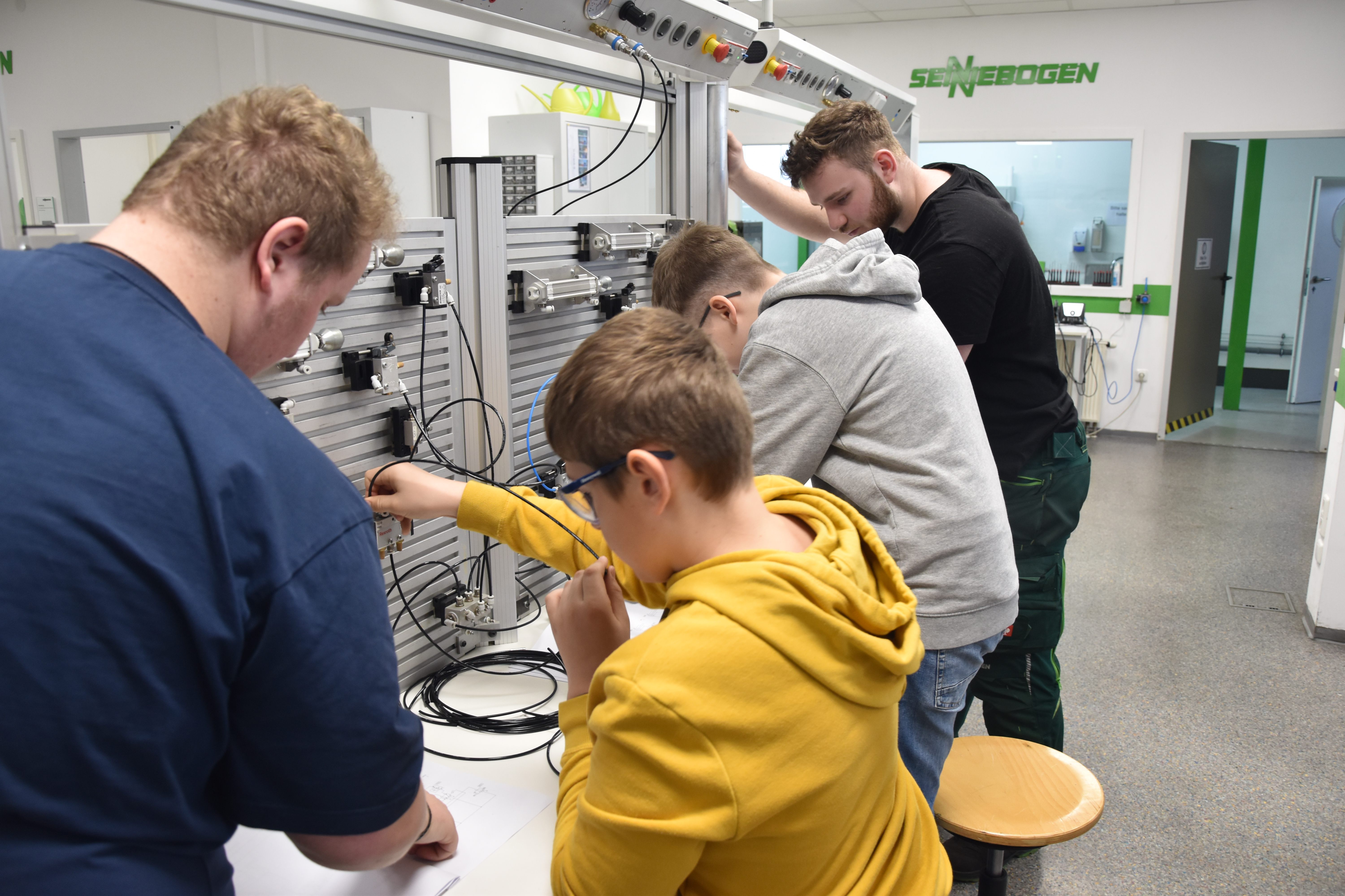 TECHNIKFERIEN "Blick hinter die Kulissen der SENNEBOGEN Maschinenfabrik GmbH"