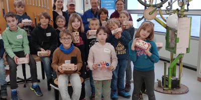 Mitarbeiterkinder der THD Deggendorf bauen Stiftehalter im Technikhaus Deggendorf