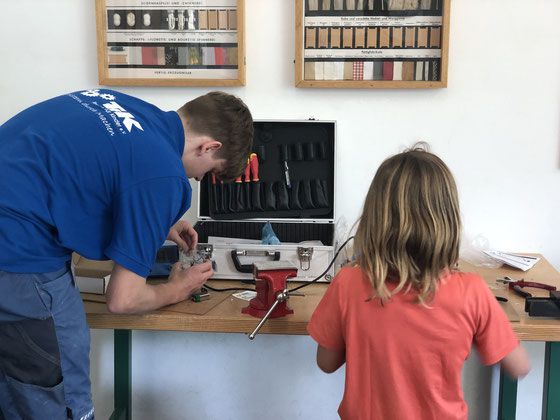 "SET - Schüler entdecken Technik" an der Grundschule Grubweg