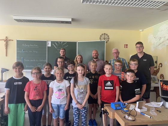 "SET - Schüler entdecken Technik" an der Grundschule am Schloss Wolfstein in Freyung